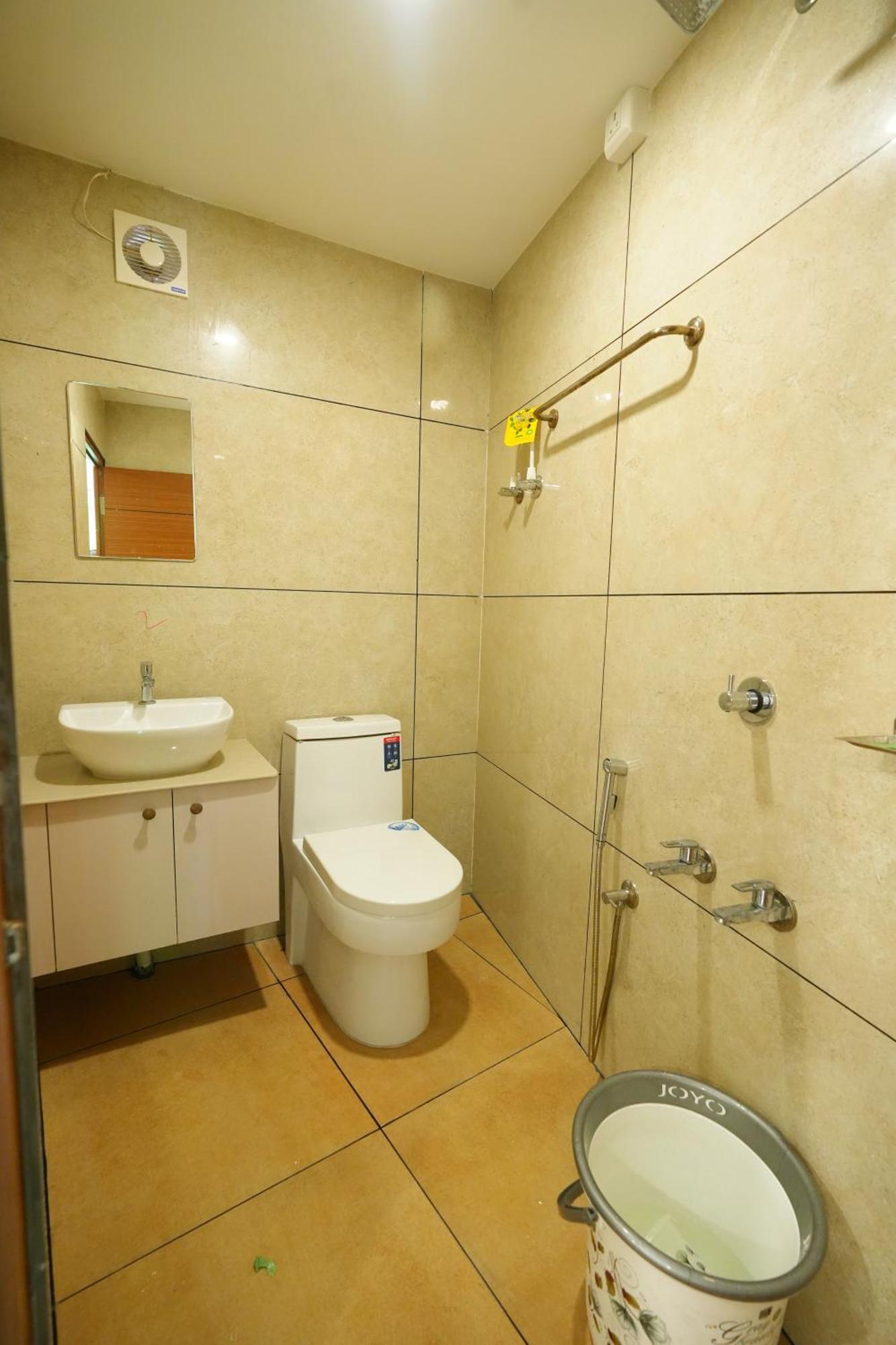 Amsher Suit Lulu Mall Road Hotel Kochi Exterior foto