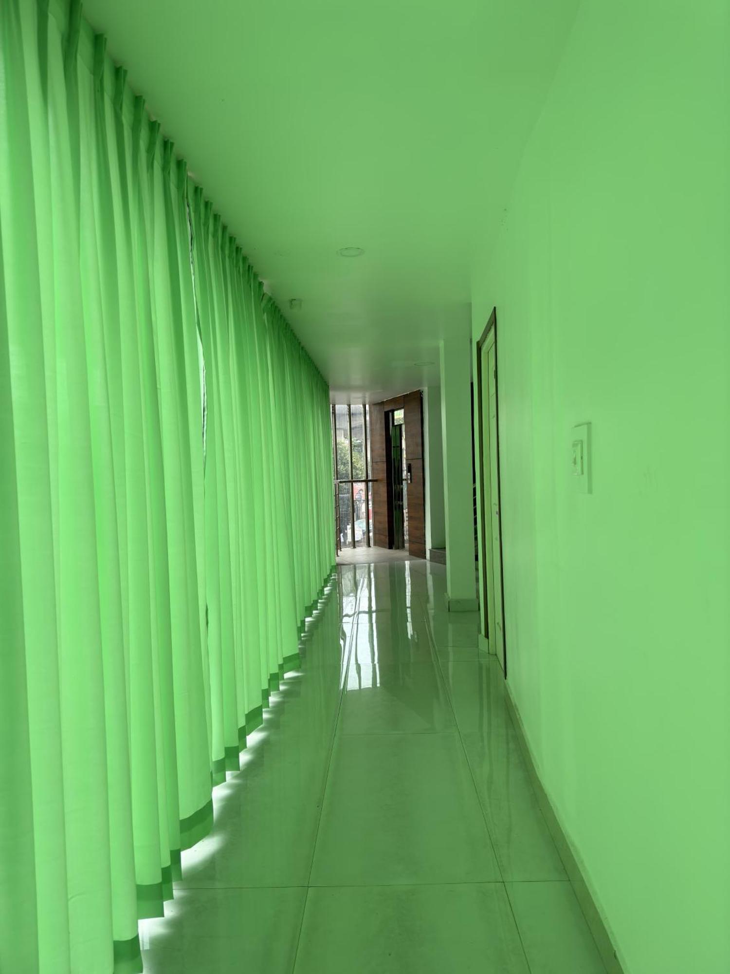 Amsher Suit Lulu Mall Road Hotel Kochi Exterior foto