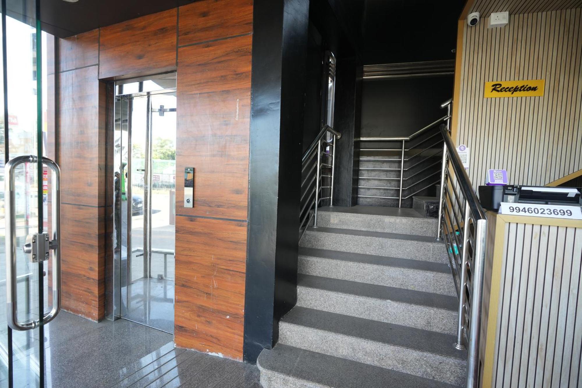 Amsher Suit Lulu Mall Road Hotel Kochi Exterior foto